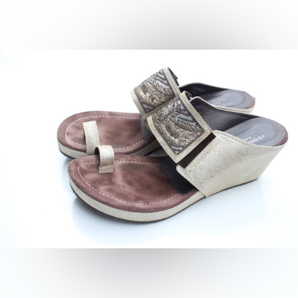 Donald J. Pliner Gilett wedges - Picture 2 of 14